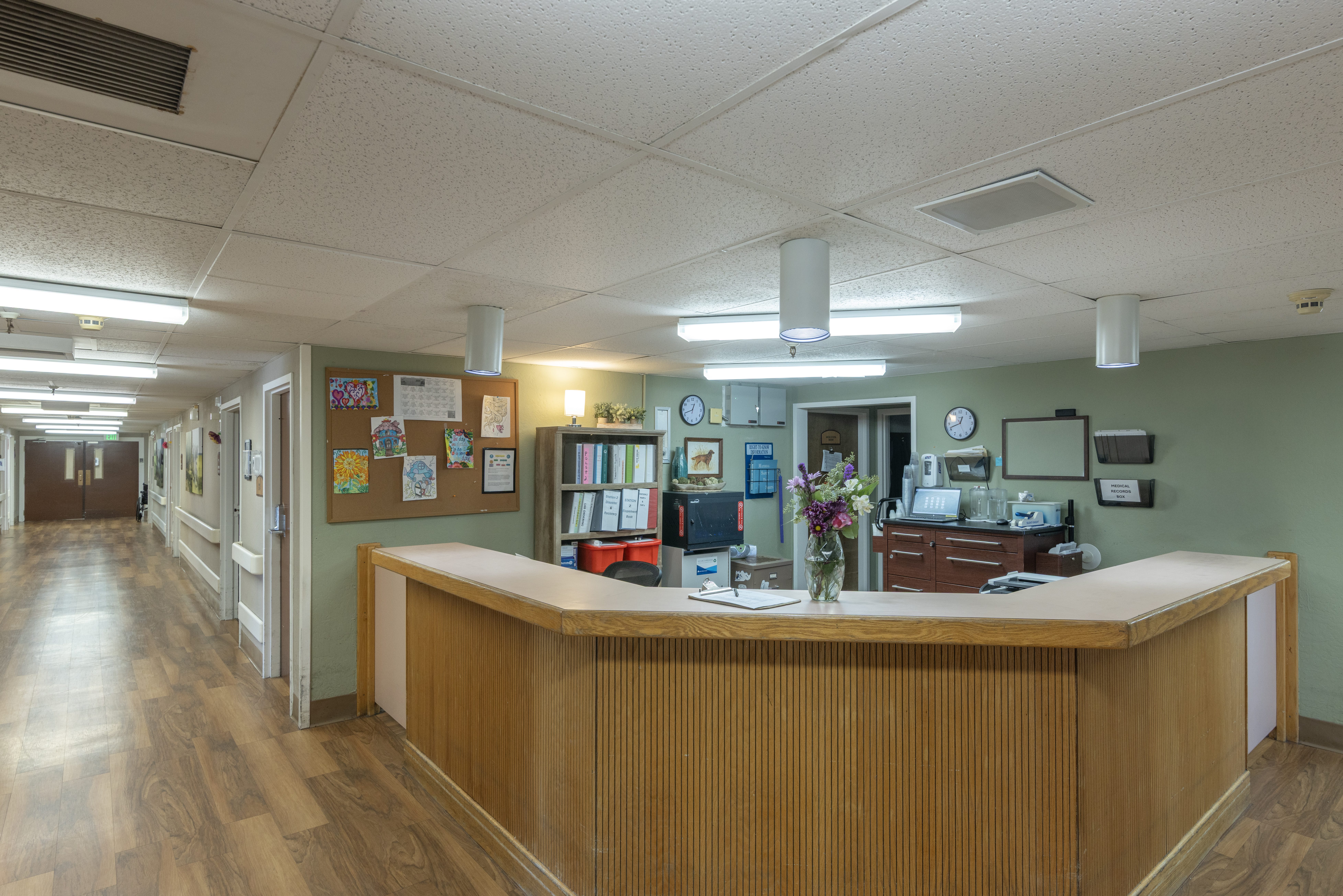 Mountainview_NursesStaion2 - Evergreen Healthcare Group